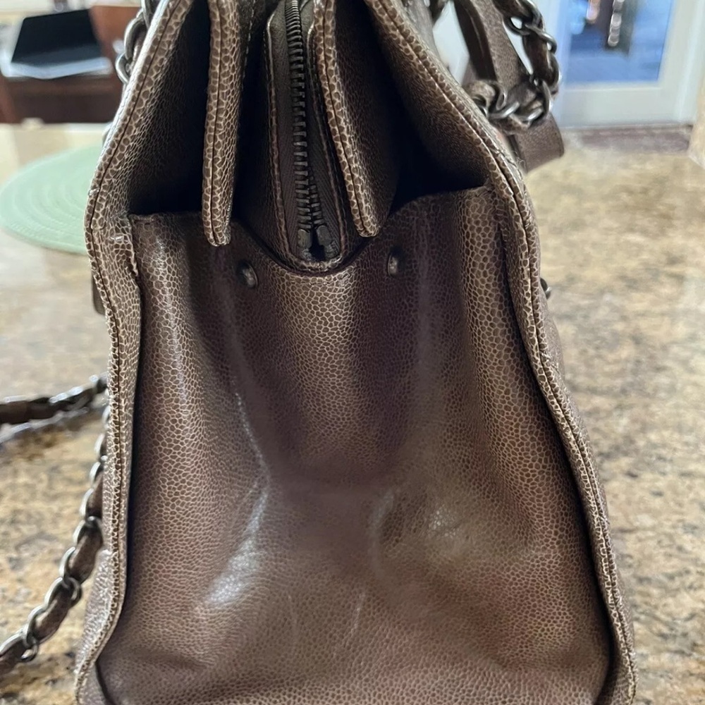 AUTHENTIC CHANEL  HANDBAG ** CAVIAR LEATHER ** VERSATILE, SPACIOUS AND BEAUTIFUL - Picture 6 of 17